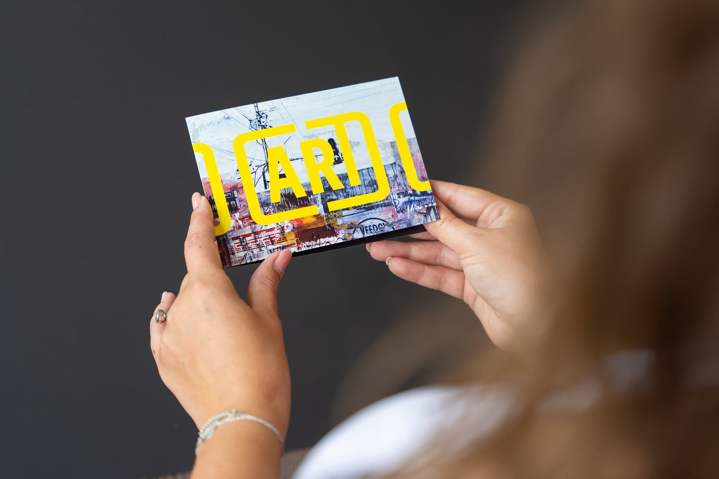 IQ Art Card gepresenteerd in bijbehorende informatiebrochure.