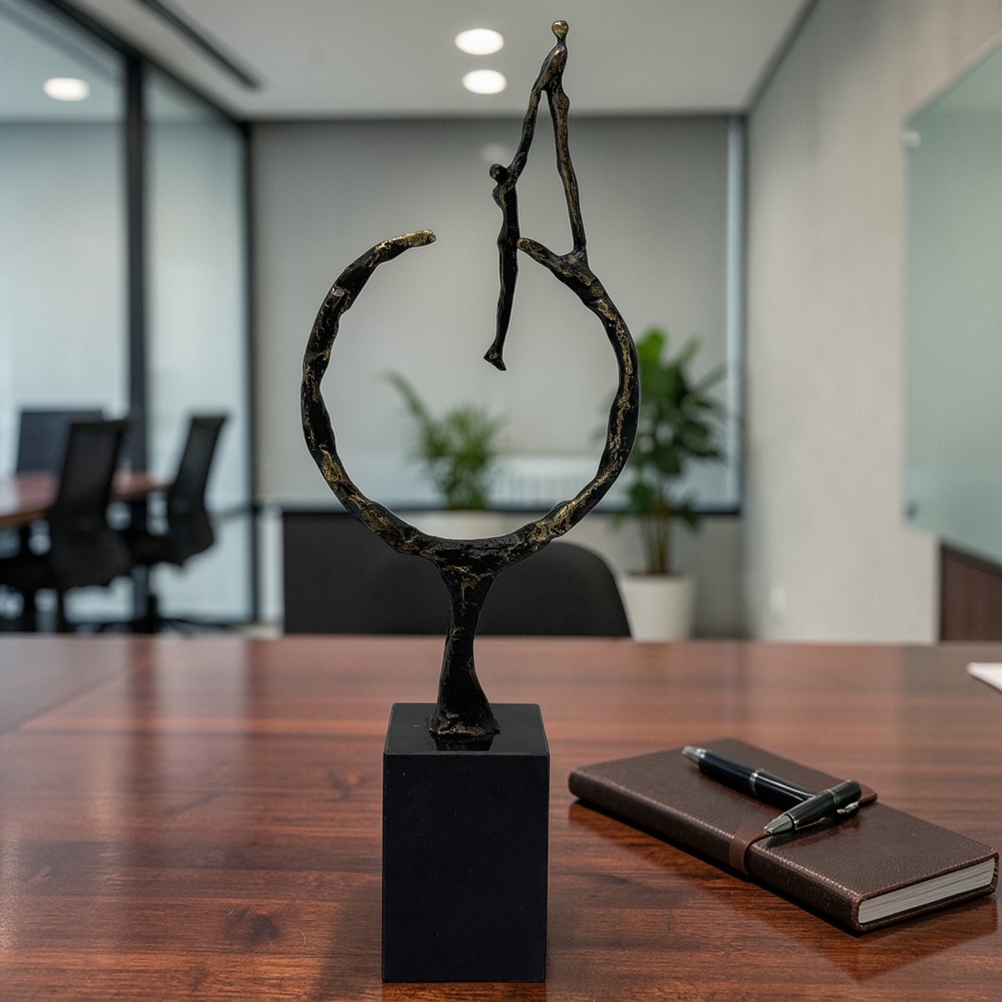 Sculptuur "Surface" - Verbronsd - hoogte 29 cm